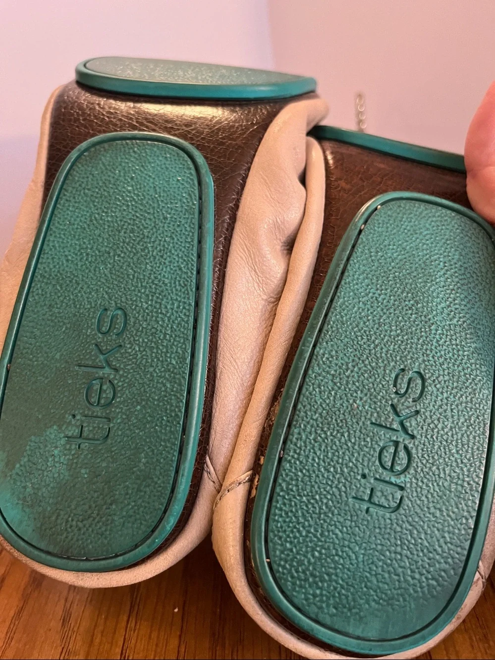 Tieks Cream Ballet Flats with Teal Sole Accent Size 10